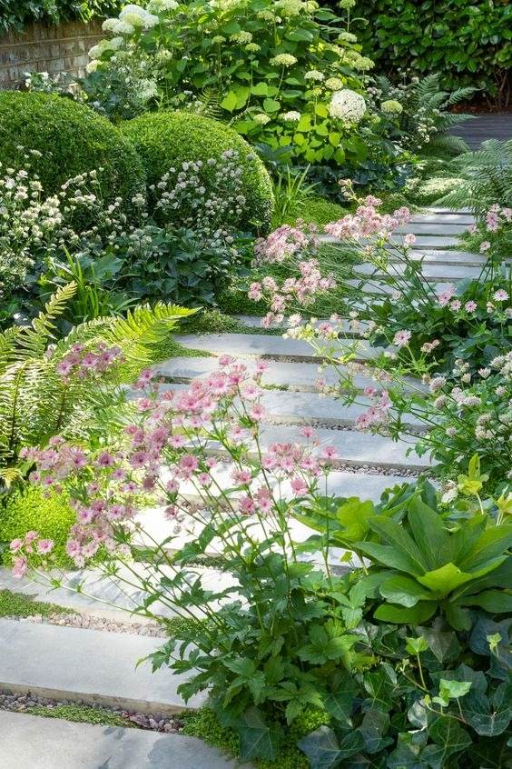 35 allées de jardin enchanteresses qui ouvrent la voie à la beauté extérieure - 257