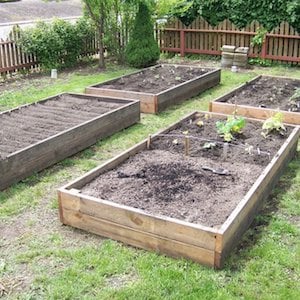 Lits de jardin surélevés en bois récupéré