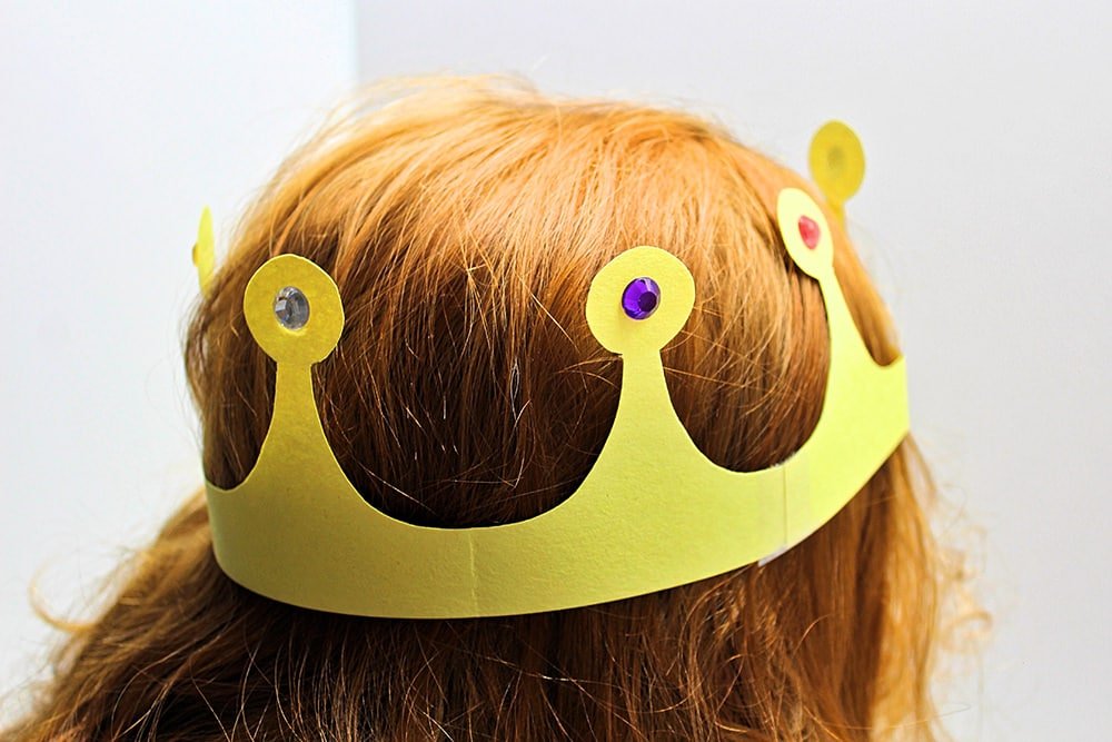 Couronne de papier jaune