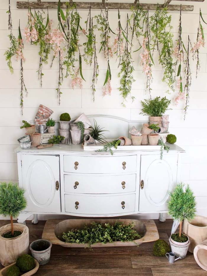 Décoration suspendue et jardinière en mousse et vigne #farmhouse #springdecor #decorhomeideas